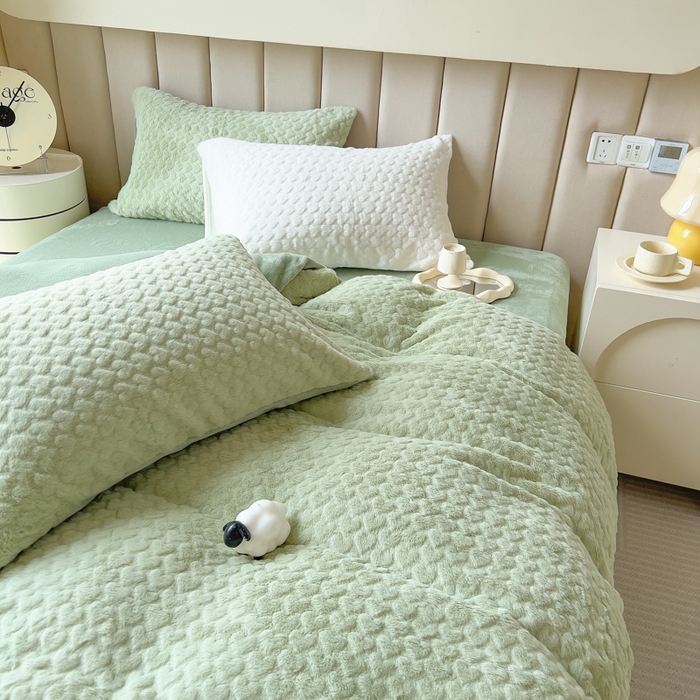 91家纺网 家纺一手货源 找家纺 印季家纺 2025新款爱心款压花兔毛绒四件套 水绿