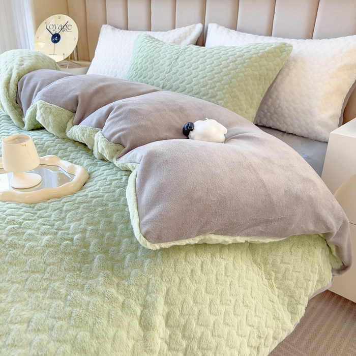 91家纺网 家纺一手货源 找家纺 印季家纺 2025新款爱心款压花兔毛绒四件套 水绿-灰