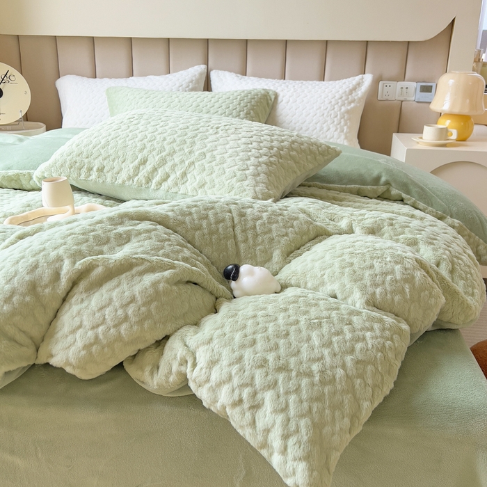 91家纺网 家纺一手货源 找家纺 印季家纺 2025新款爱心款压花兔毛绒四件套 水绿