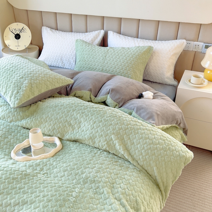 91家纺网 家纺一手货源 找家纺 印季家纺 2025新款爱心款压花兔毛绒四件套 水绿-灰