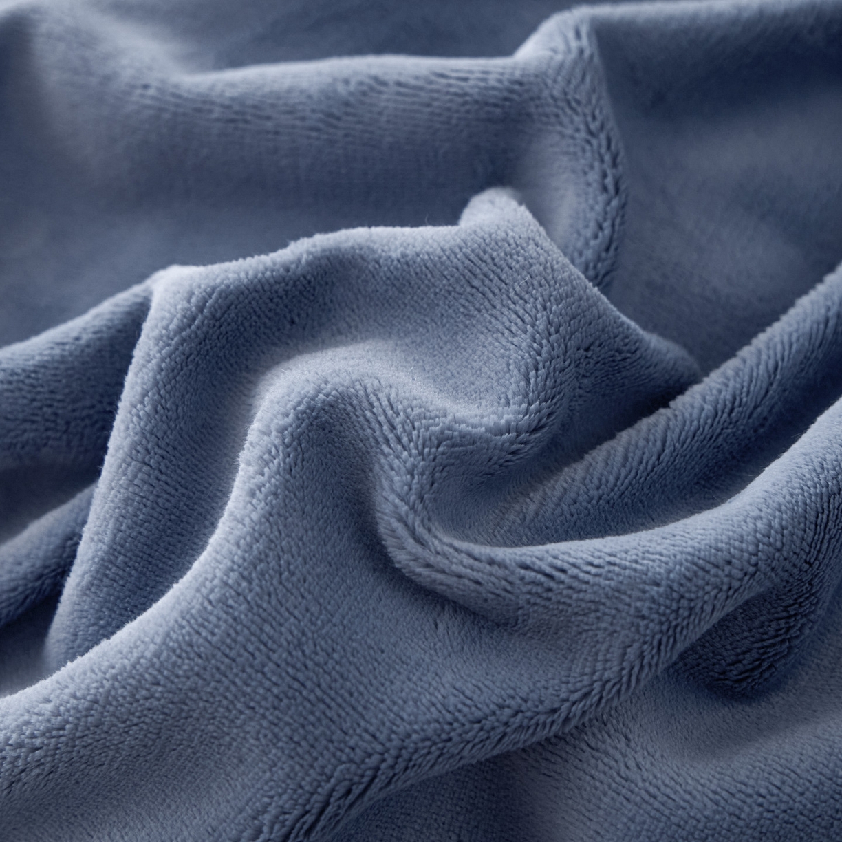 91家纺网 家纺一手货源 找家纺 鑫琪莱家纺 2025新款高克重牛奶绒双拼四件套 风暴蓝暮色灰