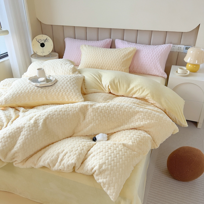 91家纺网 家纺一手货源 找家纺 （总）印季家纺 2025新款爱心款压花兔毛绒四件套