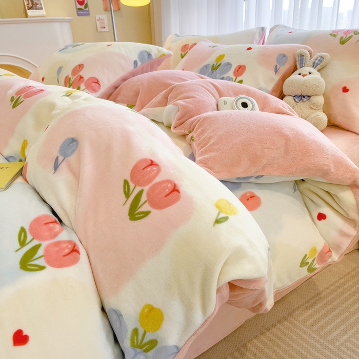 91家纺网 家纺一手货源 找家纺 印季家纺 2025新款加厚印花保暖牛奶绒四件套 少女梦