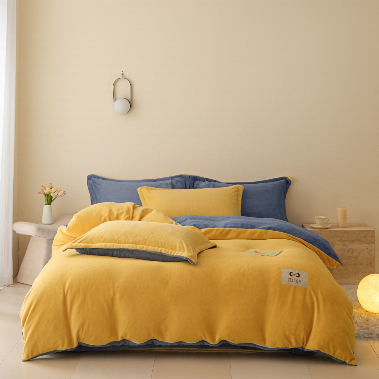 91家纺网 家纺一手货源 找家纺 鑫琪莱家纺 2025新款高克重牛奶绒双拼四件套 柠檬黄风暴蓝