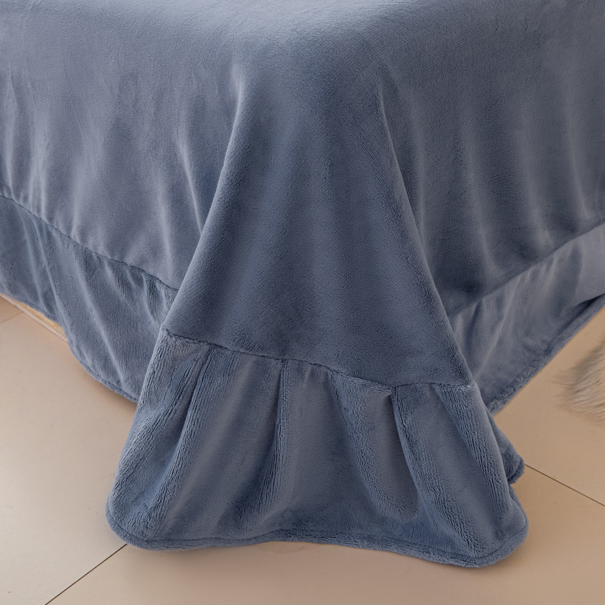 91家纺网 家纺一手货源 找家纺 鑫琪莱家纺 2025新款高克重牛奶绒双拼四件套 柠檬黄风暴蓝