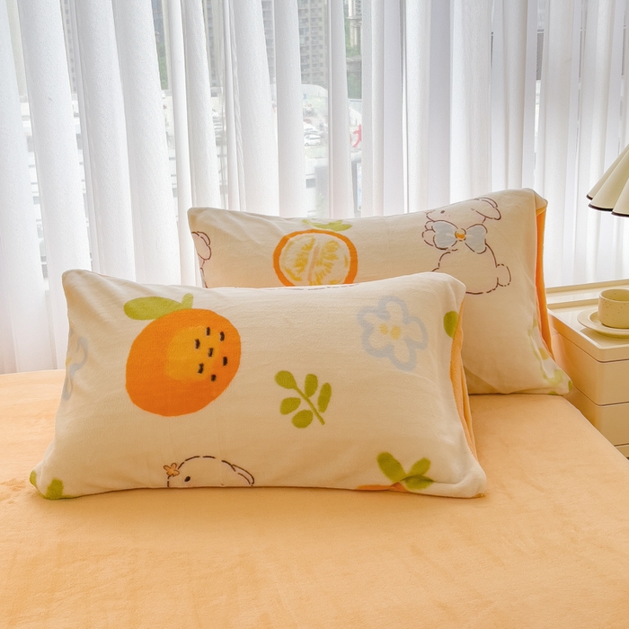 91家纺网 家纺一手货源 找家纺 印季家纺 2025新款加厚印花保暖牛奶绒四件套 橙小兔