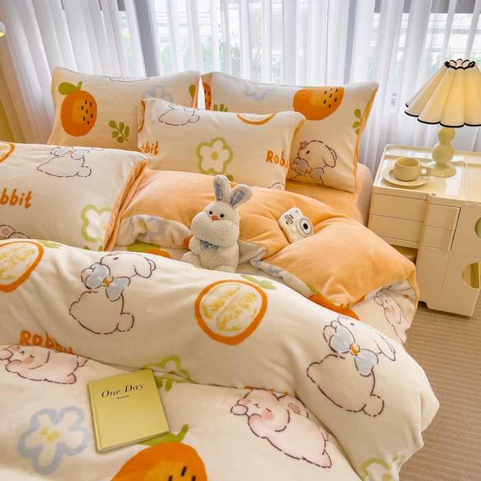 91家纺网 家纺一手货源 找家纺 印季家纺 2025新款加厚印花保暖牛奶绒四件套 橙小兔