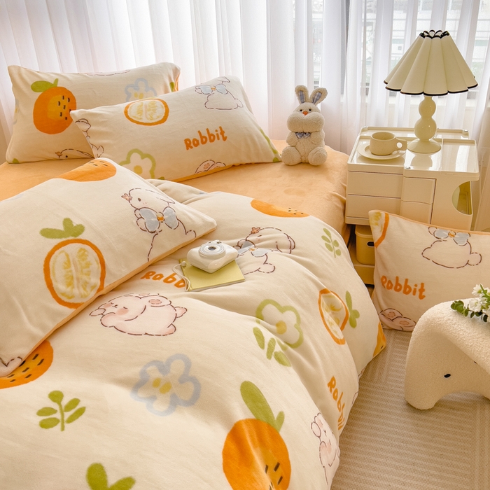 91家纺网 家纺一手货源 找家纺 印季家纺 2025新款加厚印花保暖牛奶绒四件套 橙小兔