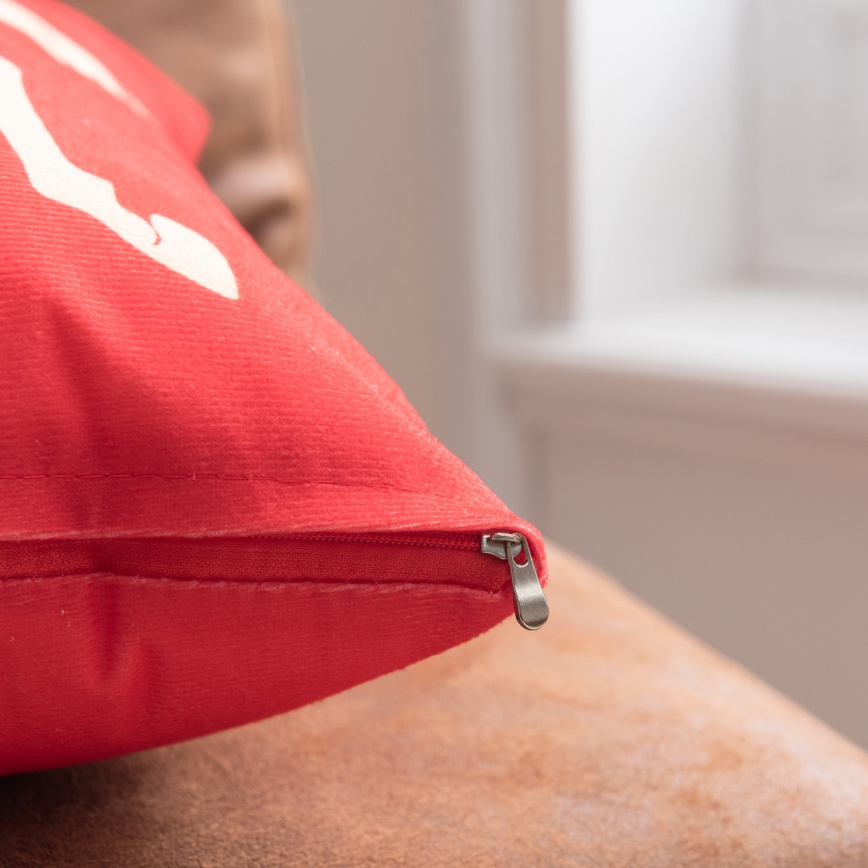 91家纺网 家纺一手货源 找家纺 博笔熊家纺 2025新款马年可爱短毛绒抱枕 马上有福