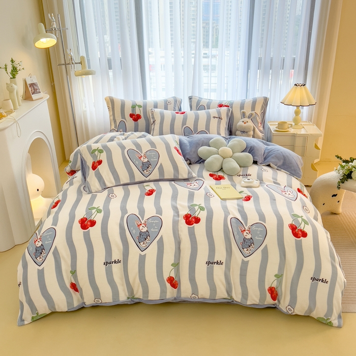 91家纺网 家纺一手货源 找家纺 印季家纺 2025新款加厚印花保暖牛奶绒四件套 赤茶樱桃