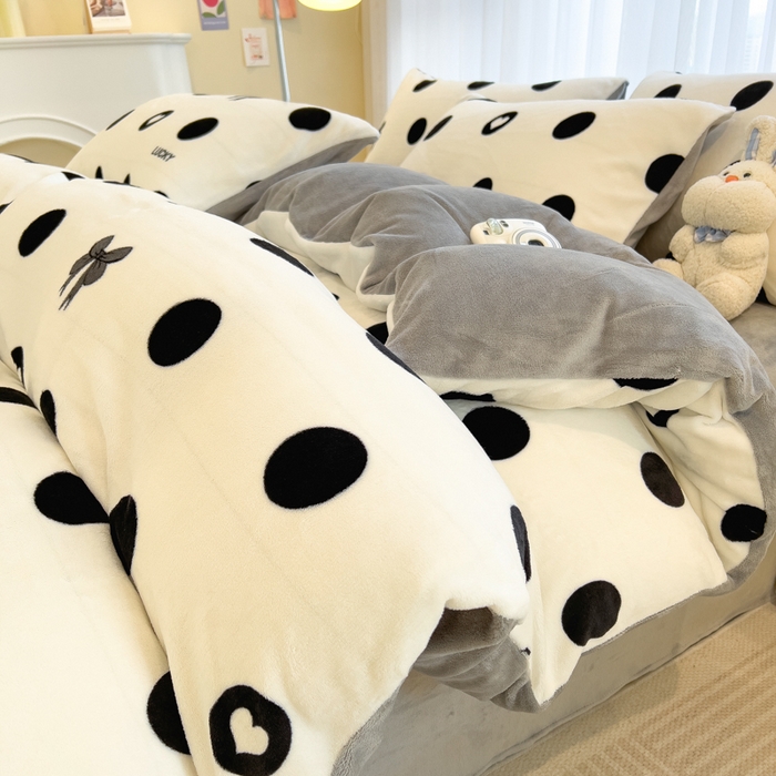 印季家纺 2025新款加厚印花保暖牛奶绒四件套 点点幸运-黑