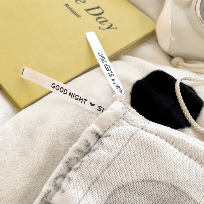 91家纺网 家纺一手货源 找家纺 印季家纺 2025新款加厚印花保暖牛奶绒四件套 点点幸运-黑