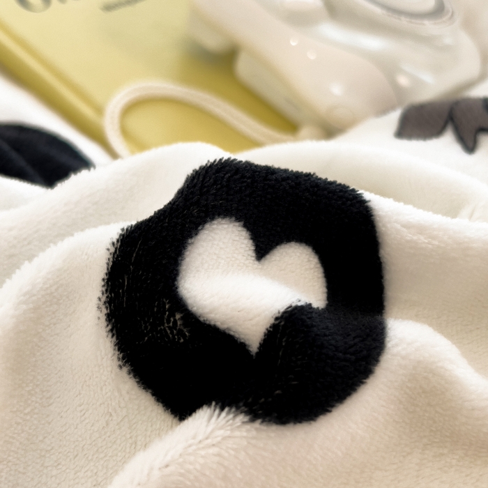 91家纺网 家纺一手货源 找家纺 印季家纺 2025新款加厚印花保暖牛奶绒四件套 点点幸运-黑