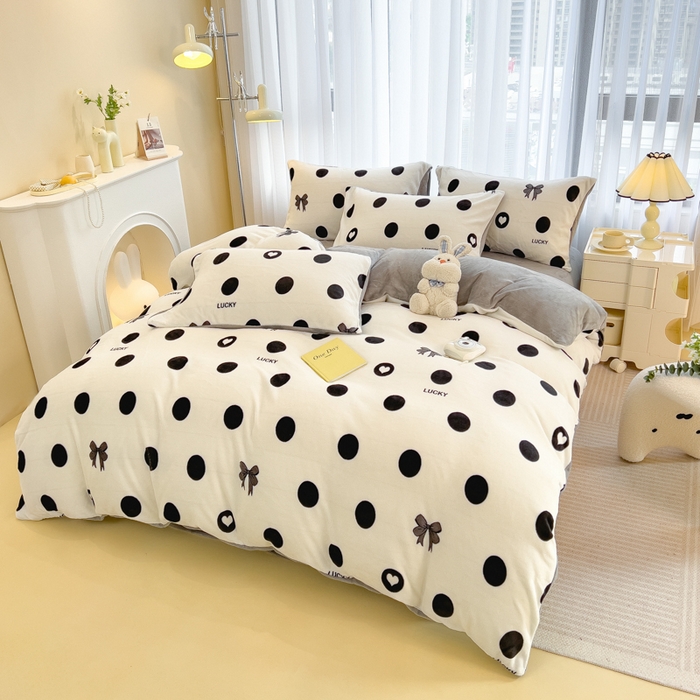 91家纺网 家纺一手货源 找家纺 印季家纺 2025新款加厚印花保暖牛奶绒四件套 点点幸运-黑