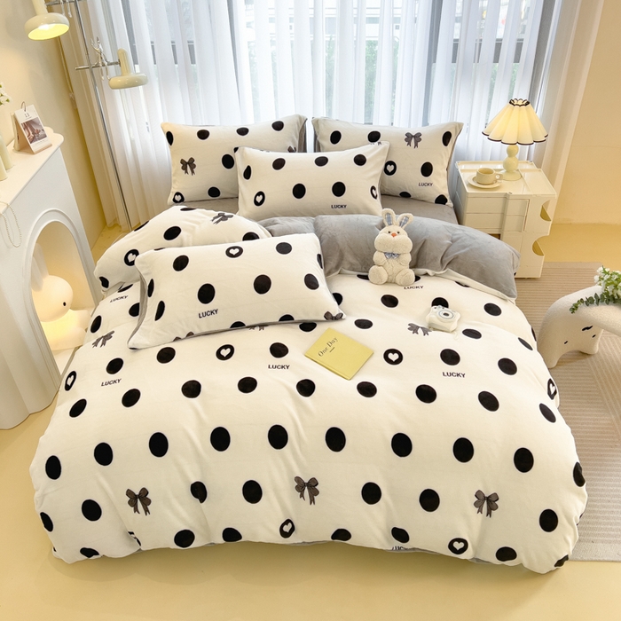 91家纺网 家纺一手货源 找家纺 印季家纺 2025新款加厚印花保暖牛奶绒四件套 点点幸运-黑