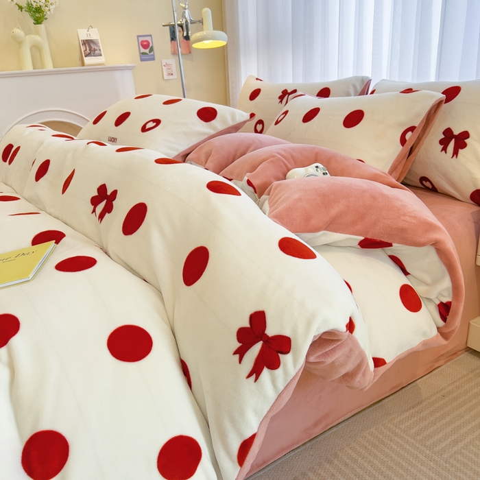 91家纺网 家纺一手货源 找家纺 印季家纺 2025新款加厚印花保暖牛奶绒四件套 点点幸运-红