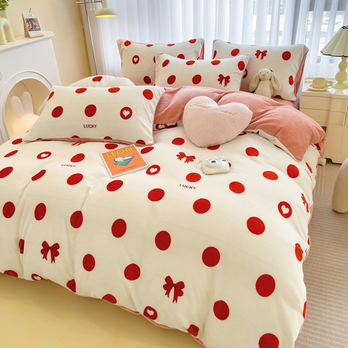 91家纺网 家纺一手货源 找家纺 印季家纺 2025新款加厚印花保暖牛奶绒四件套 点点幸运-红