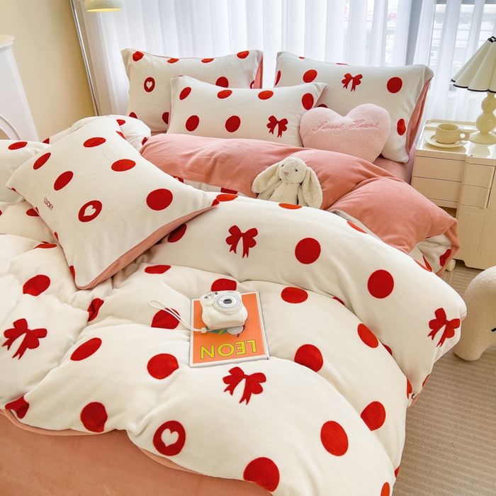 91家纺网 家纺一手货源 找家纺 印季家纺 2025新款加厚印花保暖牛奶绒四件套 点点幸运-红