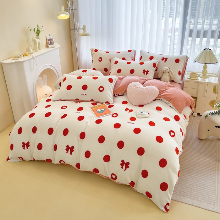 91家纺网 家纺一手货源 找家纺 印季家纺 2025新款加厚印花保暖牛奶绒四件套 点点幸运-红