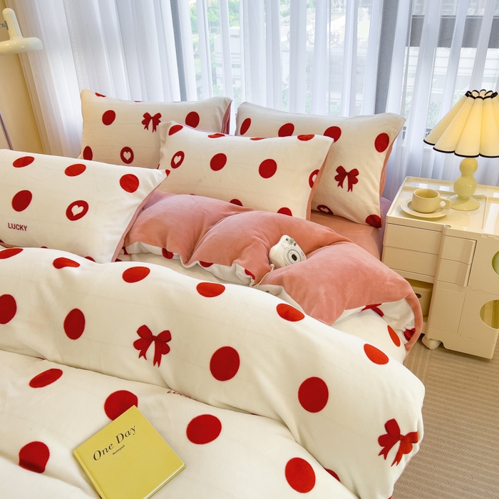 91家纺网 家纺一手货源 找家纺 印季家纺 2025新款加厚印花保暖牛奶绒四件套 点点幸运-红