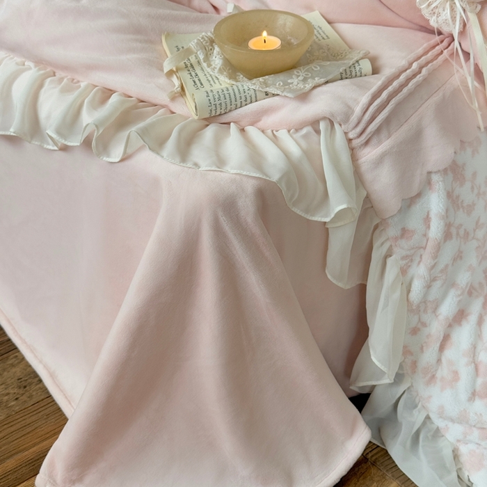 91家纺网 家纺一手货源 找家纺 （总）佳汐蓝家纺 2025新款230g牛奶绒雕花四件套-泡芙（卷后不低于298元)