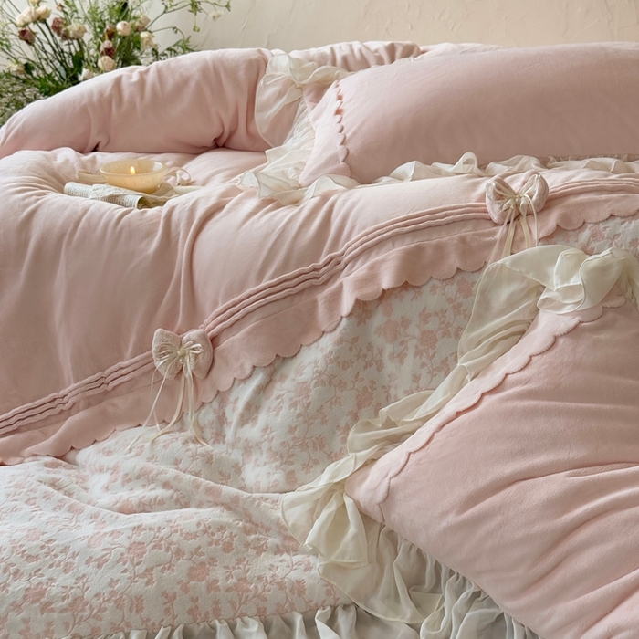 91家纺网 家纺一手货源 找家纺 （总）佳汐蓝家纺 2025新款230g牛奶绒雕花四件套-泡芙（卷后不低于298元)