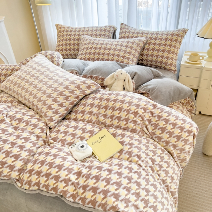 91家纺网 家纺一手货源 找家纺 印季家纺 2025新款加厚印花保暖牛奶绒四件套 格调-咖