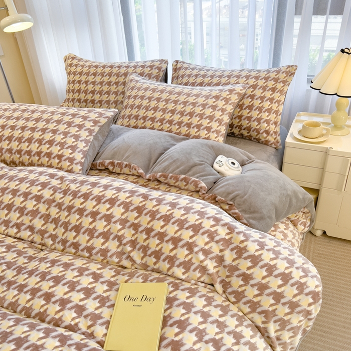 91家纺网 家纺一手货源 找家纺 印季家纺 2025新款加厚印花保暖牛奶绒四件套 格调-咖