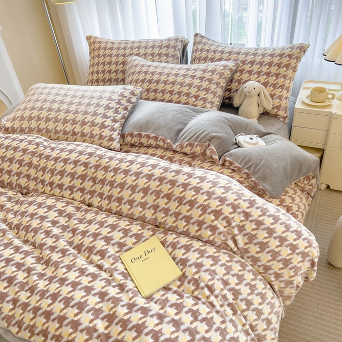 91家纺网 家纺一手货源 找家纺 印季家纺 2025新款加厚印花保暖牛奶绒四件套 格调-咖