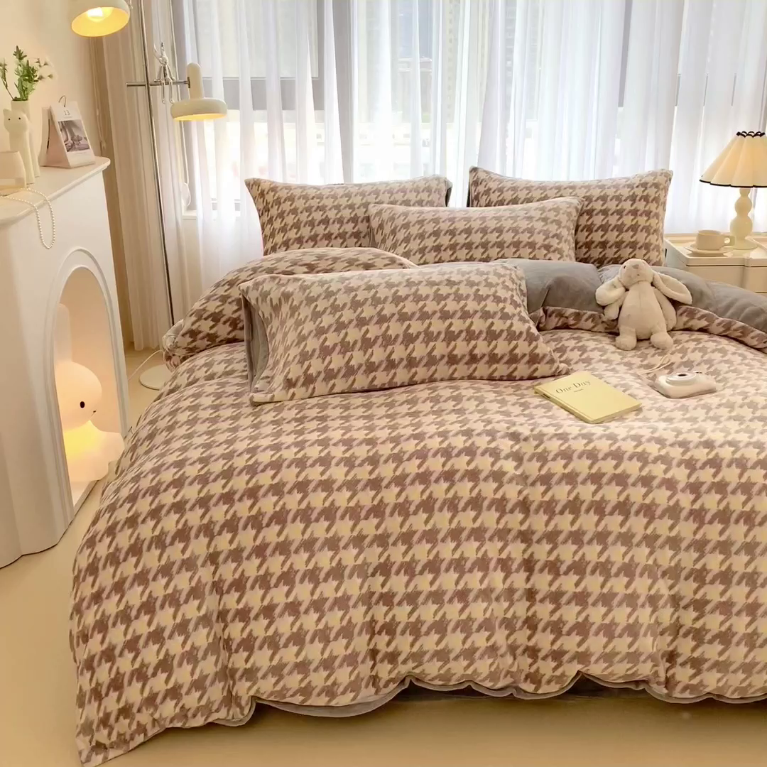 91家纺网 家纺一手货源 找家纺 印季家纺 2025新款加厚印花保暖牛奶绒四件套 格调-咖