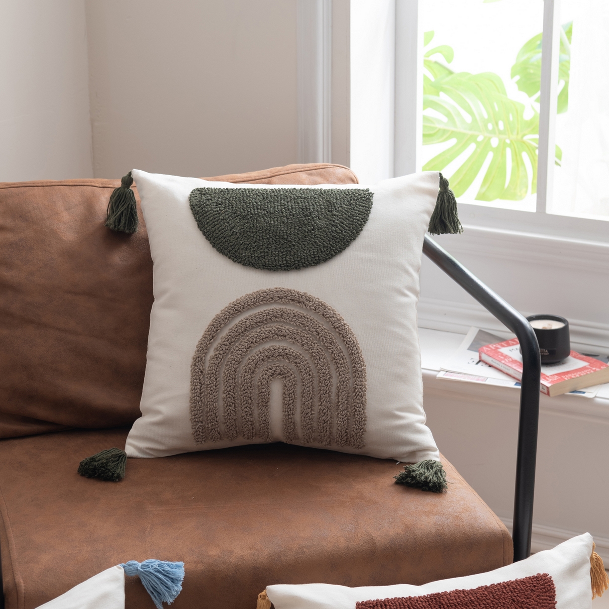 91家纺网 家纺一手货源 找家纺 博笔熊家纺 2025新款北欧绣花流苏抱枕 绿