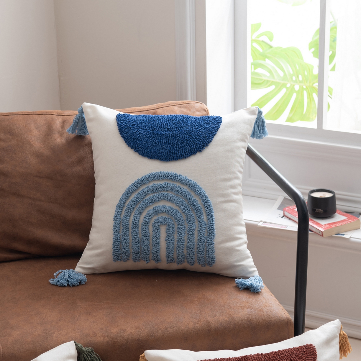 91家纺网 家纺一手货源 找家纺 博笔熊家纺 2025新款北欧绣花流苏抱枕 蓝