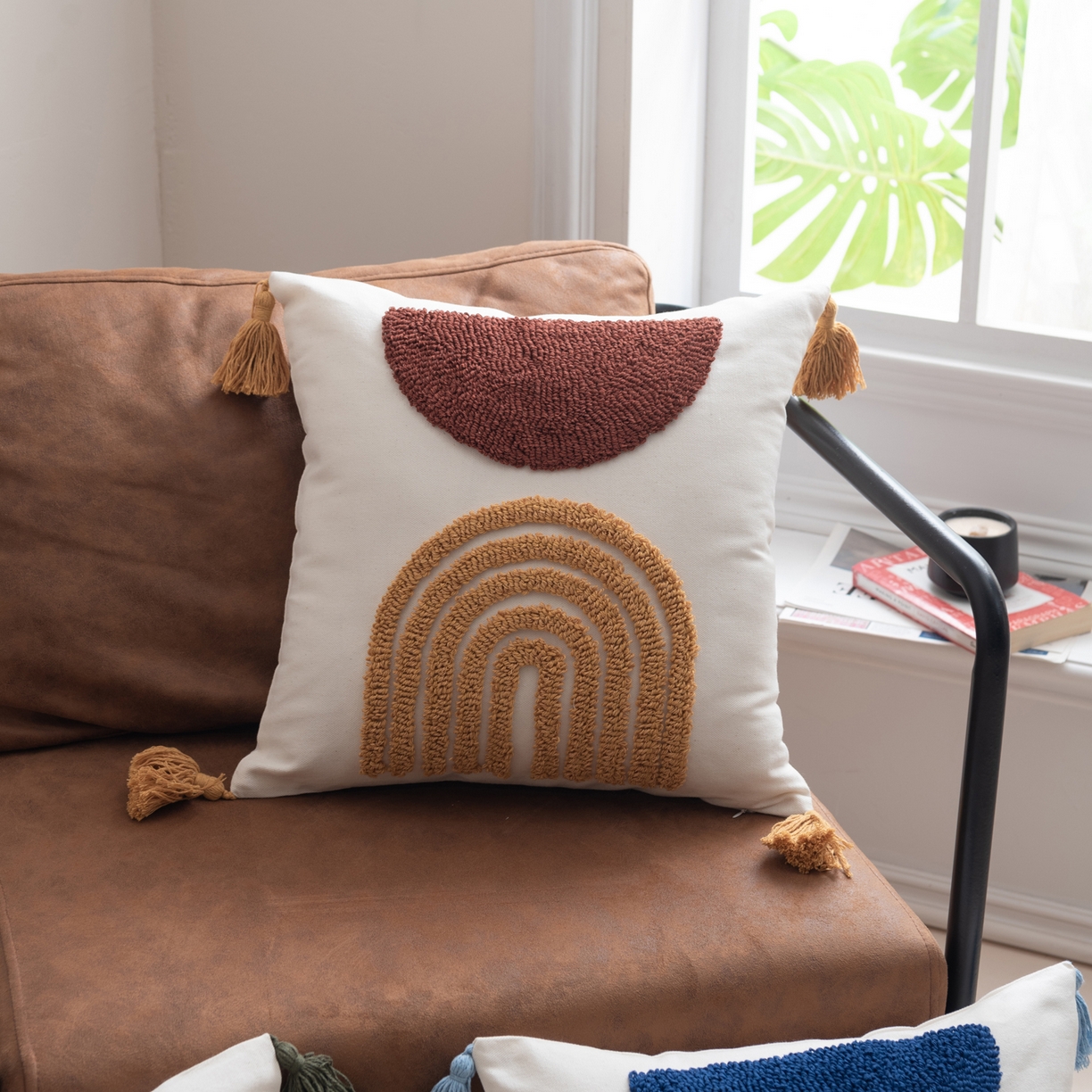 91家纺网 家纺一手货源 找家纺 博笔熊家纺 2025新款北欧绣花流苏抱枕 橘