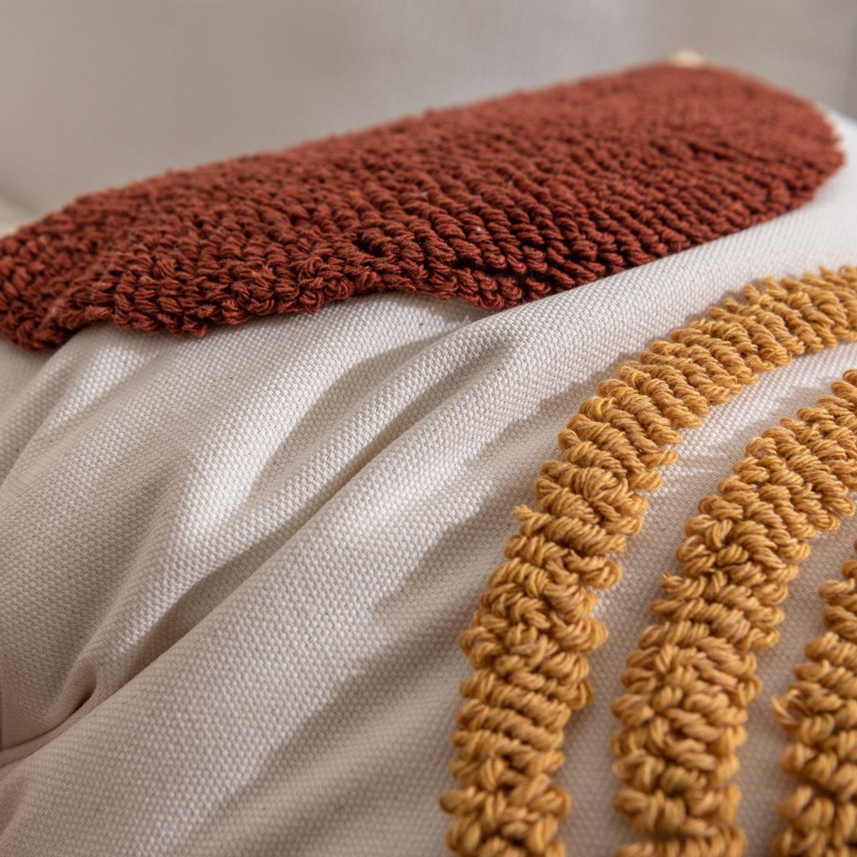 91家纺网 家纺一手货源 找家纺 博笔熊家纺 2025新款北欧绣花流苏抱枕 橘