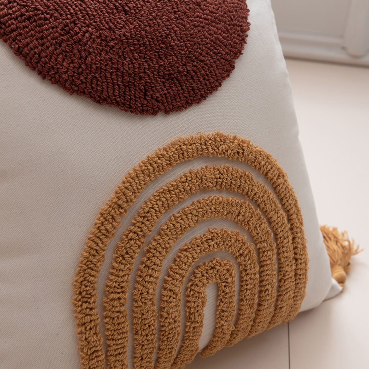 91家纺网 家纺一手货源 找家纺 博笔熊家纺 2025新款北欧绣花流苏抱枕 橘