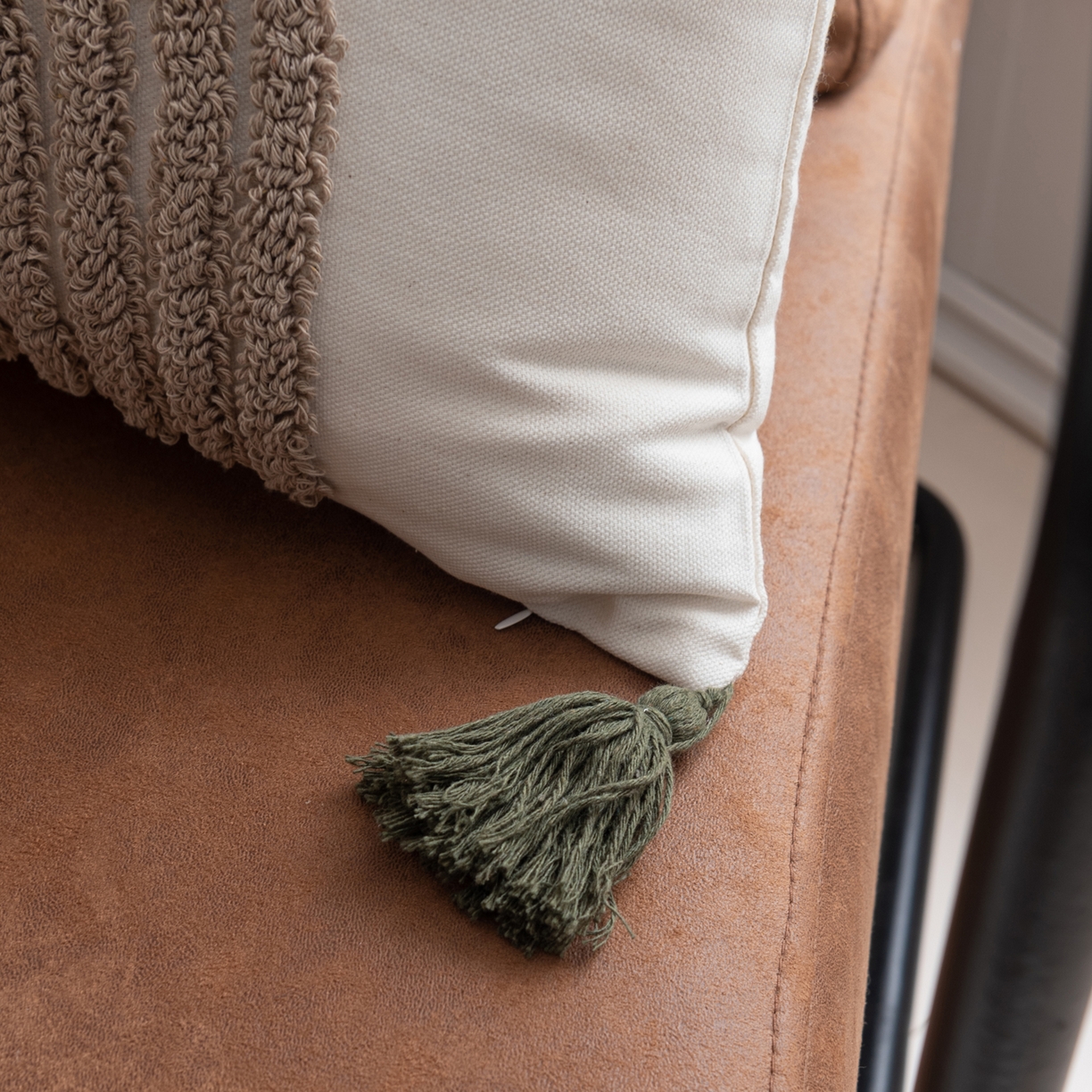 91家纺网 家纺一手货源 找家纺 博笔熊家纺 2025新款北欧绣花流苏抱枕 绿