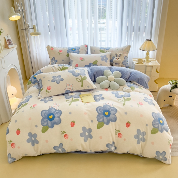 91家纺网 家纺一手货源 找家纺 印季家纺 2025新款加厚印花保暖牛奶绒四件套 蓝莓汽水