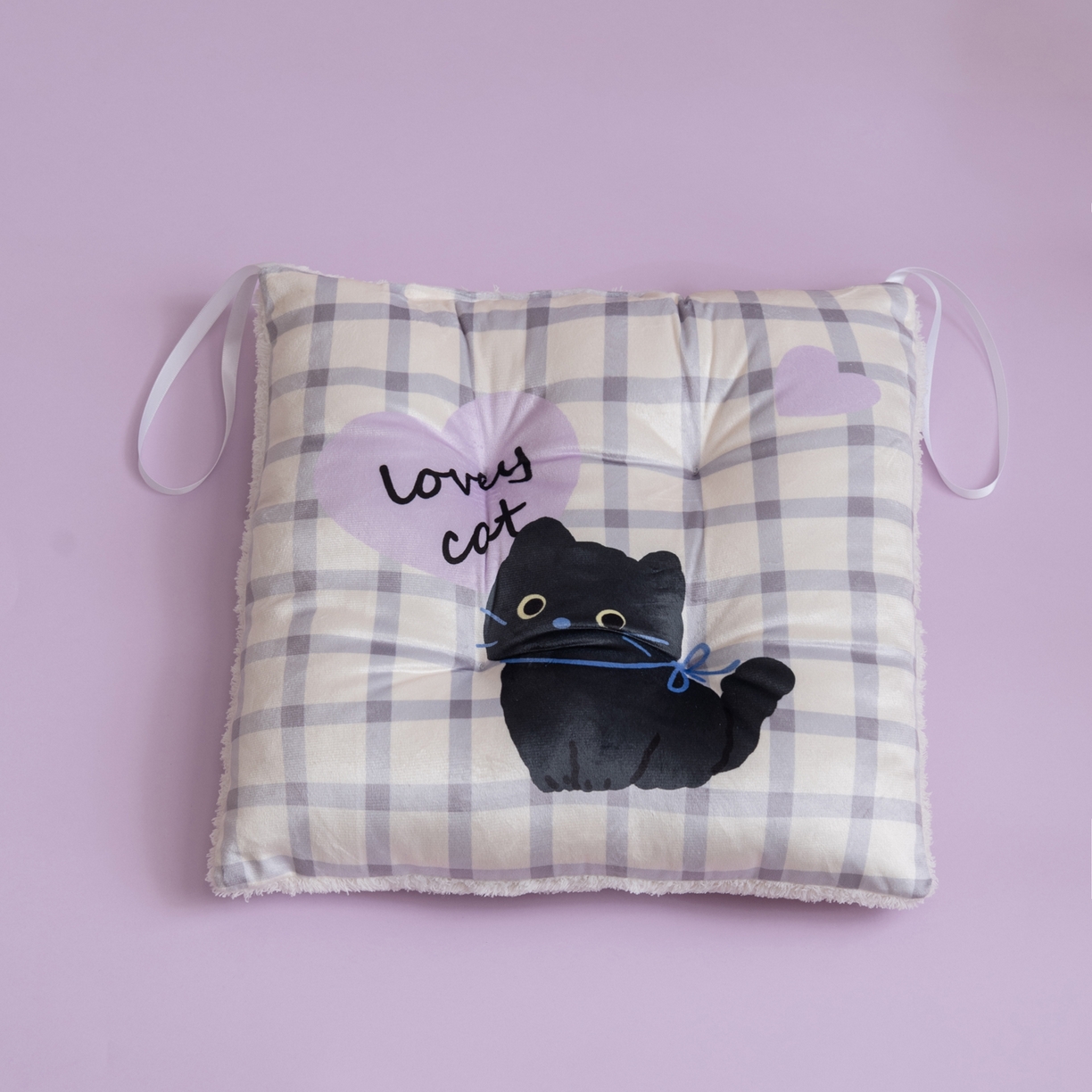 91家纺网 家纺一手货源 找家纺 博笔熊家纺 2025新款双面卡通坐垫 格子小黑