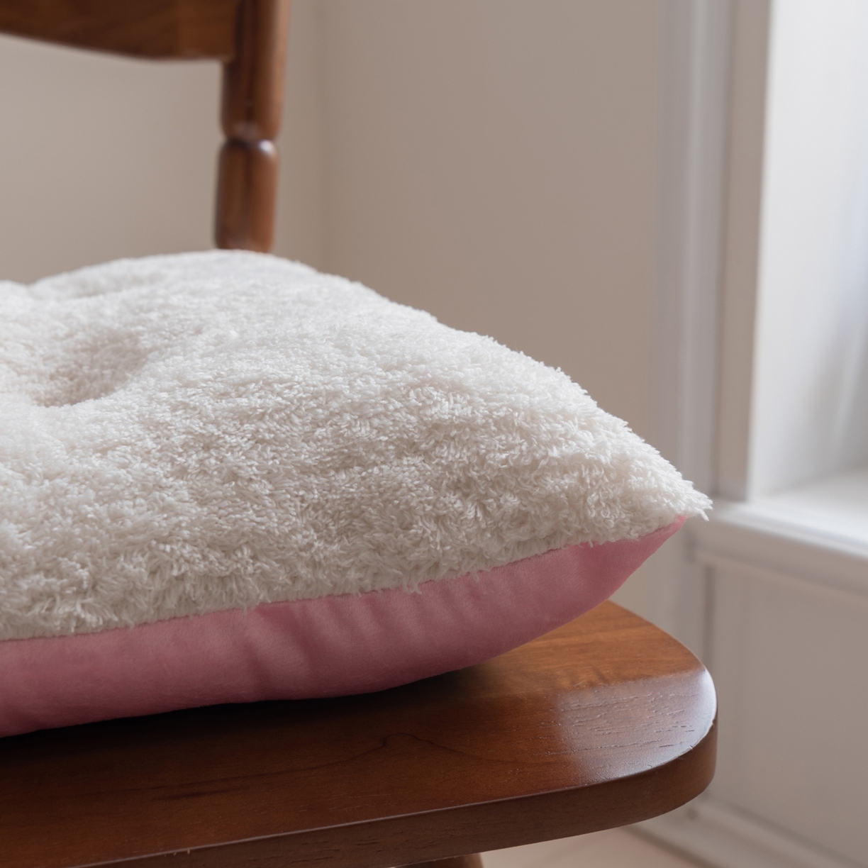 91家纺网 家纺一手货源 找家纺 博笔熊家纺 2025新款双面卡通坐垫 格子西高地