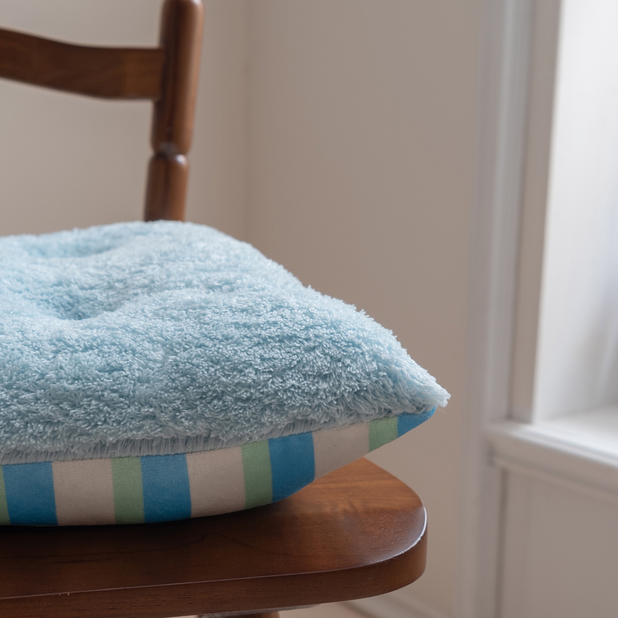 91家纺网 家纺一手货源 找家纺 博笔熊家纺 2025新款双面卡通坐垫 围脖西高地