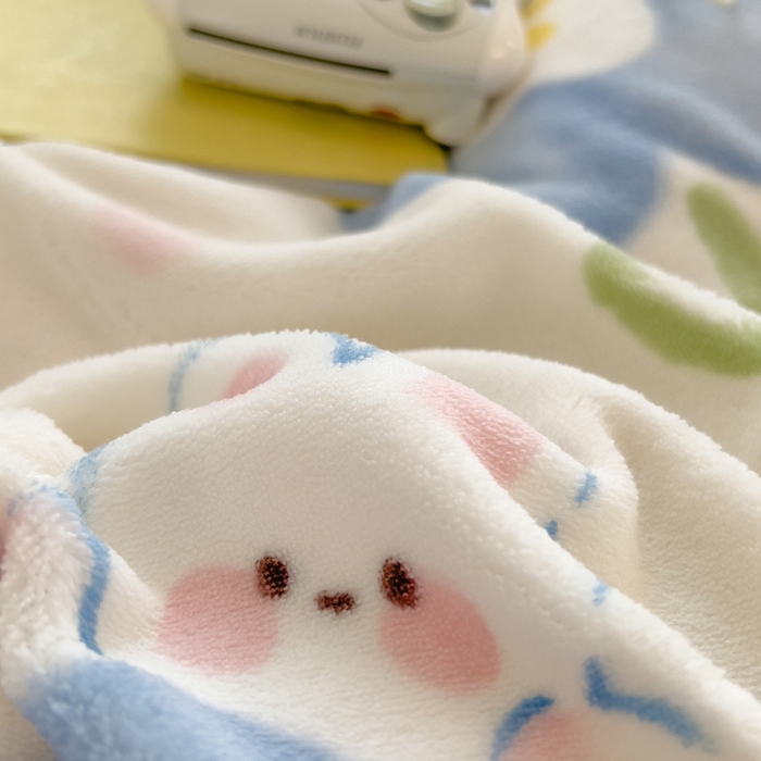 91家纺网 家纺一手货源 找家纺 印季家纺 2025新款加厚印花保暖牛奶绒四件套 蓝莓汽水