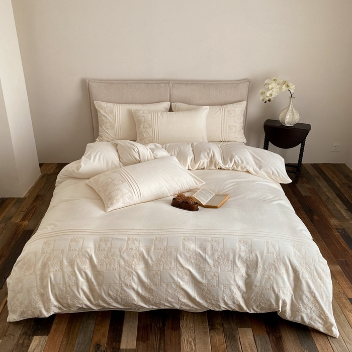 91家纺网 家纺一手货源 找家纺 （总）佳汐蓝家纺 2025新款230g婴肤绒刺绣四件套-目光(卷后不低于318元)