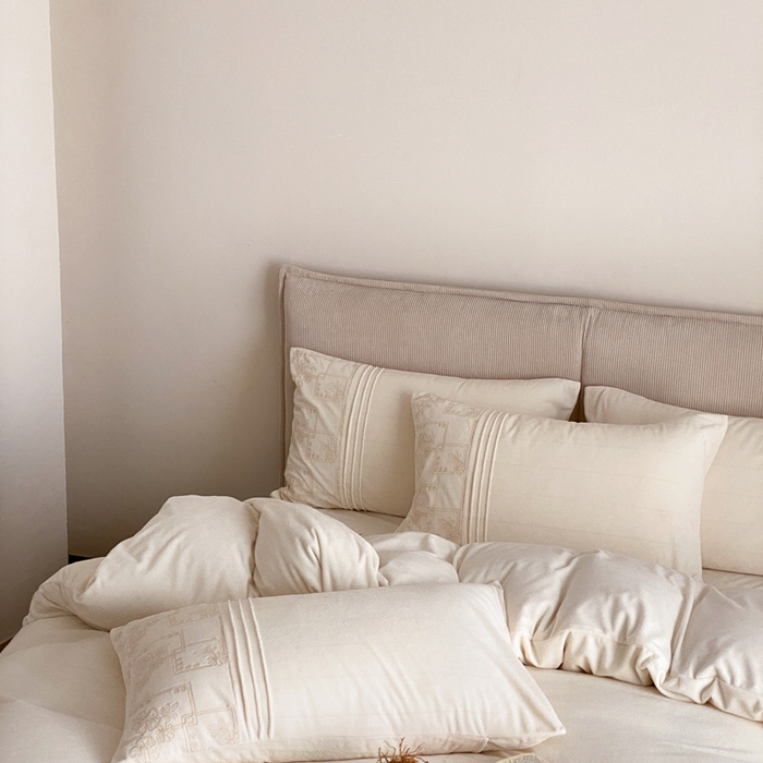 91家纺网 家纺一手货源 找家纺 佳汐蓝家纺 2025新款230g婴肤绒刺绣四件套-目光(卷后不低于318元) 目光-白色