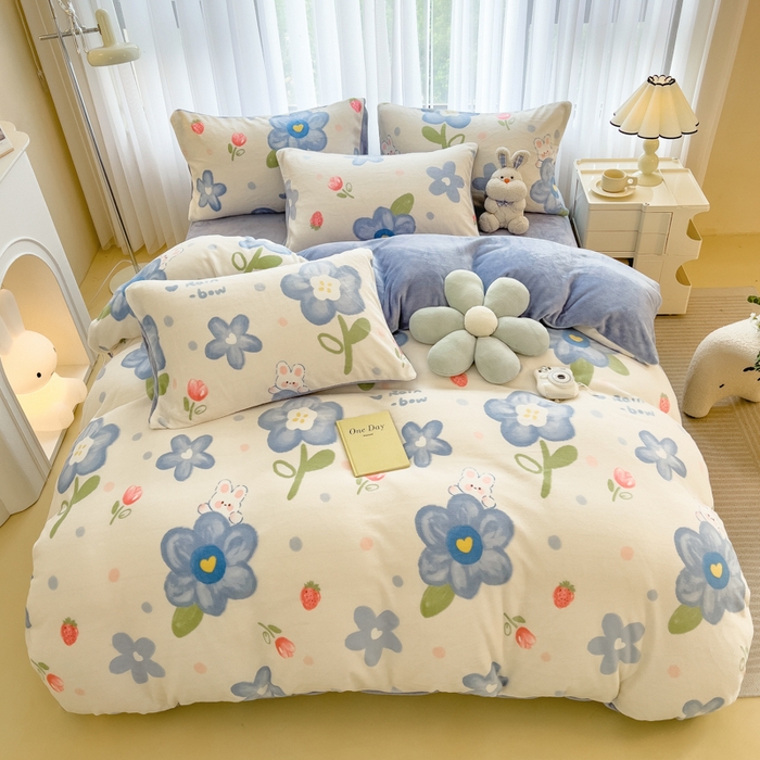 91家纺网 家纺一手货源 找家纺 印季家纺 2025新款加厚印花保暖牛奶绒四件套 蓝莓汽水