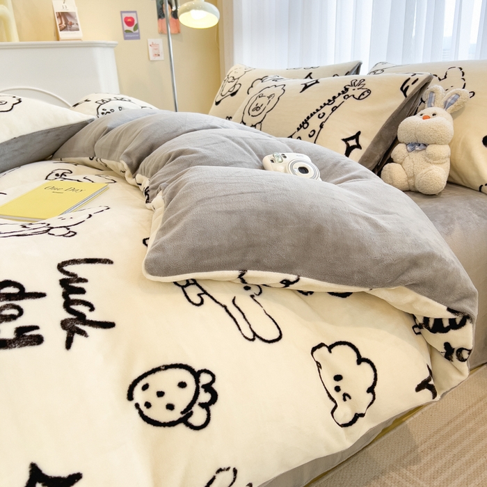 91家纺网 家纺一手货源 找家纺 印季家纺 2025新款加厚印花保暖牛奶绒四件套 马戏团-米