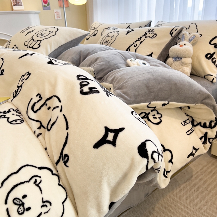 91家纺网 家纺一手货源 找家纺 印季家纺 2025新款加厚印花保暖牛奶绒四件套 马戏团-米