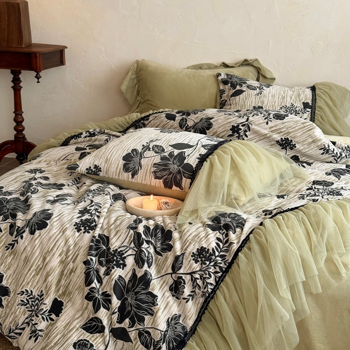 91家纺网 家纺一手货源 找家纺 （总）佳汐蓝家纺 2025新款230g牛奶绒雕花四件套-朝花夕拾(卷后不低于298元)