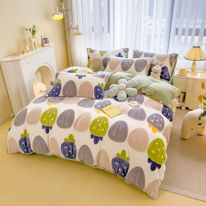 91家纺网 家纺一手货源 找家纺 印季家纺 2025新款加厚印花保暖牛奶绒四件套 奇妙草莓