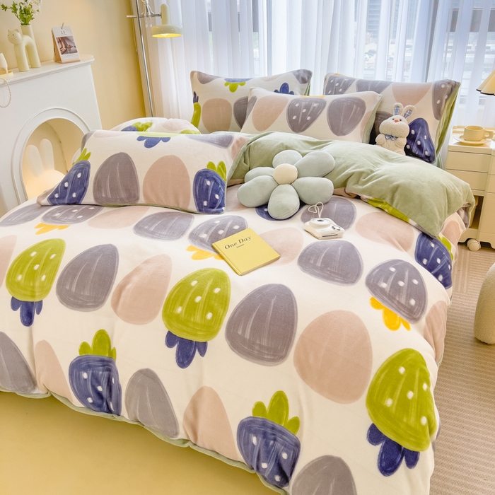 91家纺网 家纺一手货源 找家纺 印季家纺 2025新款加厚印花保暖牛奶绒四件套 奇妙草莓