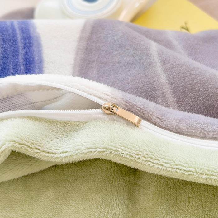 91家纺网 家纺一手货源 找家纺 印季家纺 2025新款加厚印花保暖牛奶绒四件套 奇妙草莓